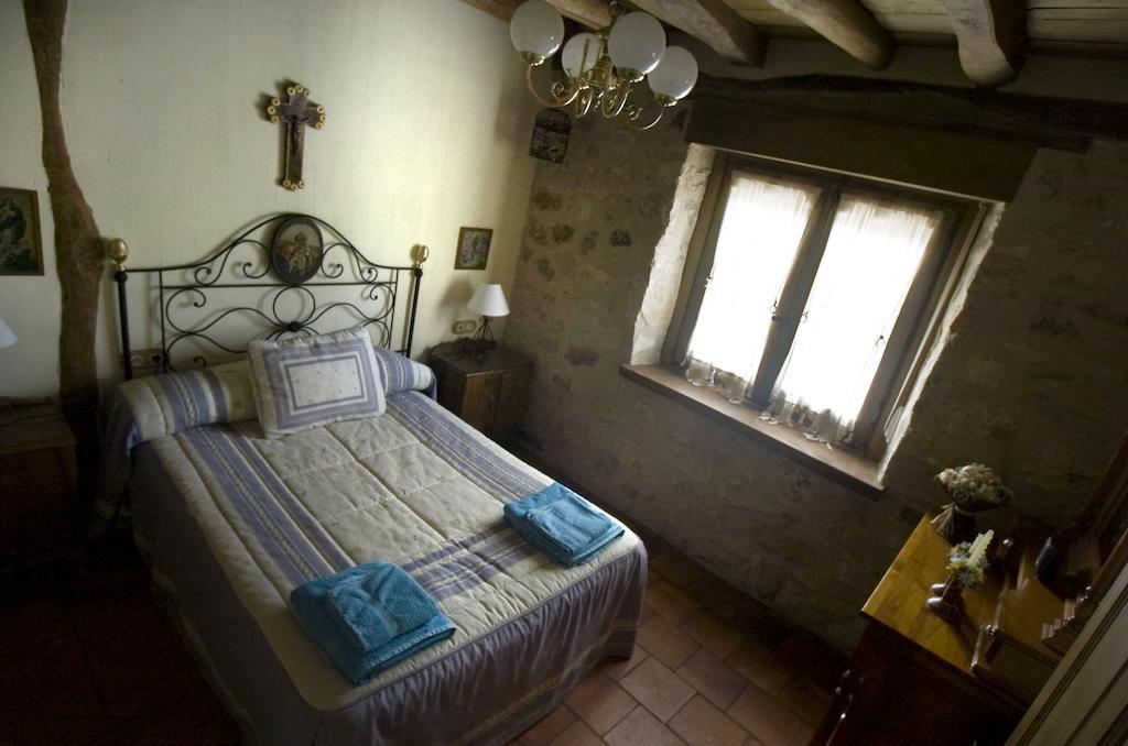 La Fuente Del Poval Guest House Caballar Rom bilde